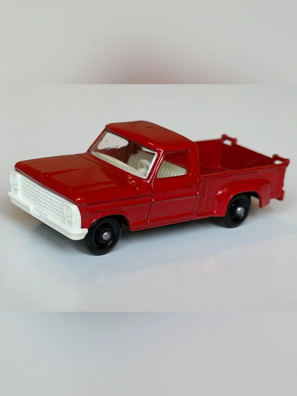 Vintage Matchbox No 6 Ford Pick Up Truck Red with White Canopy Lesney England